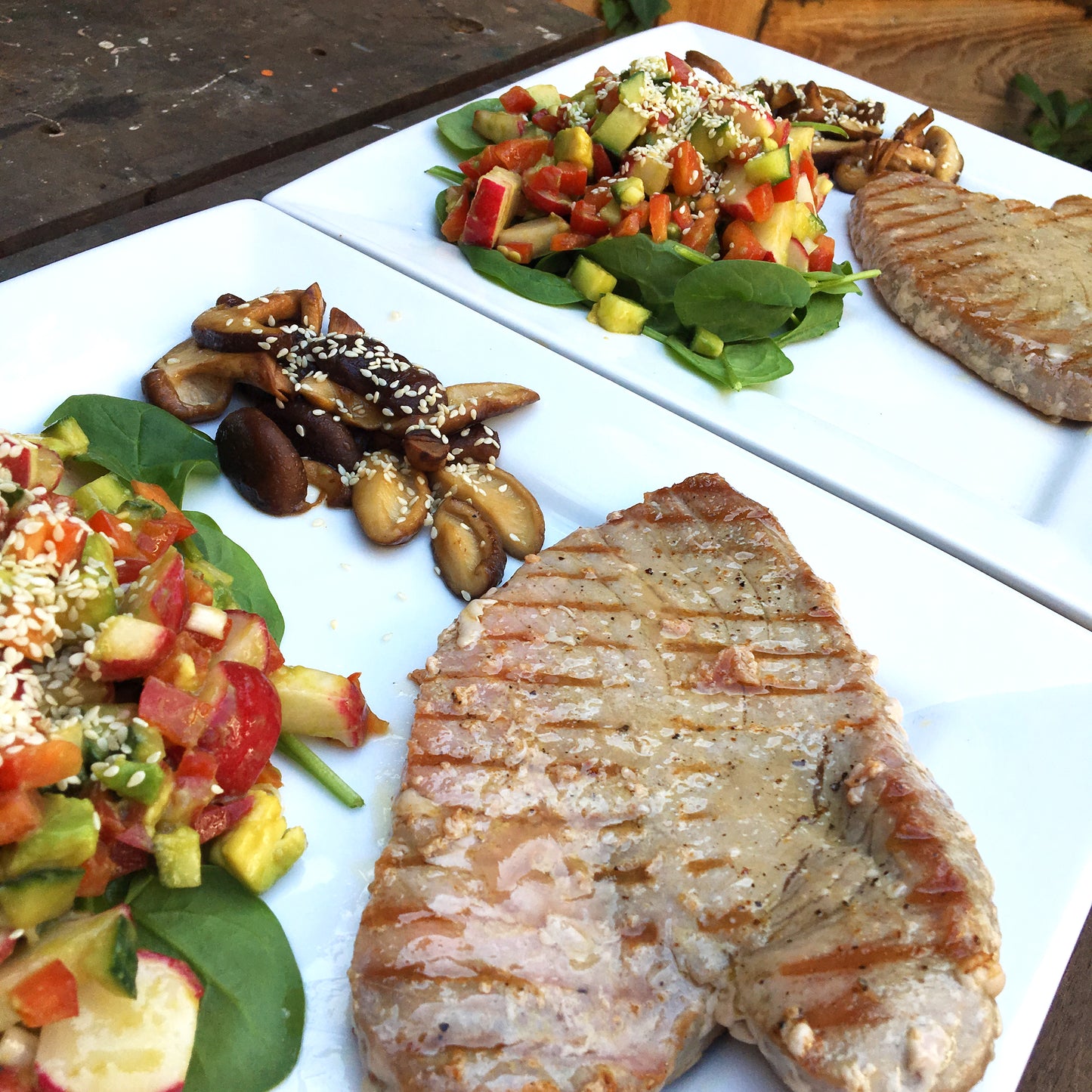 Oosterse salade met gegrilde tonijnsteak