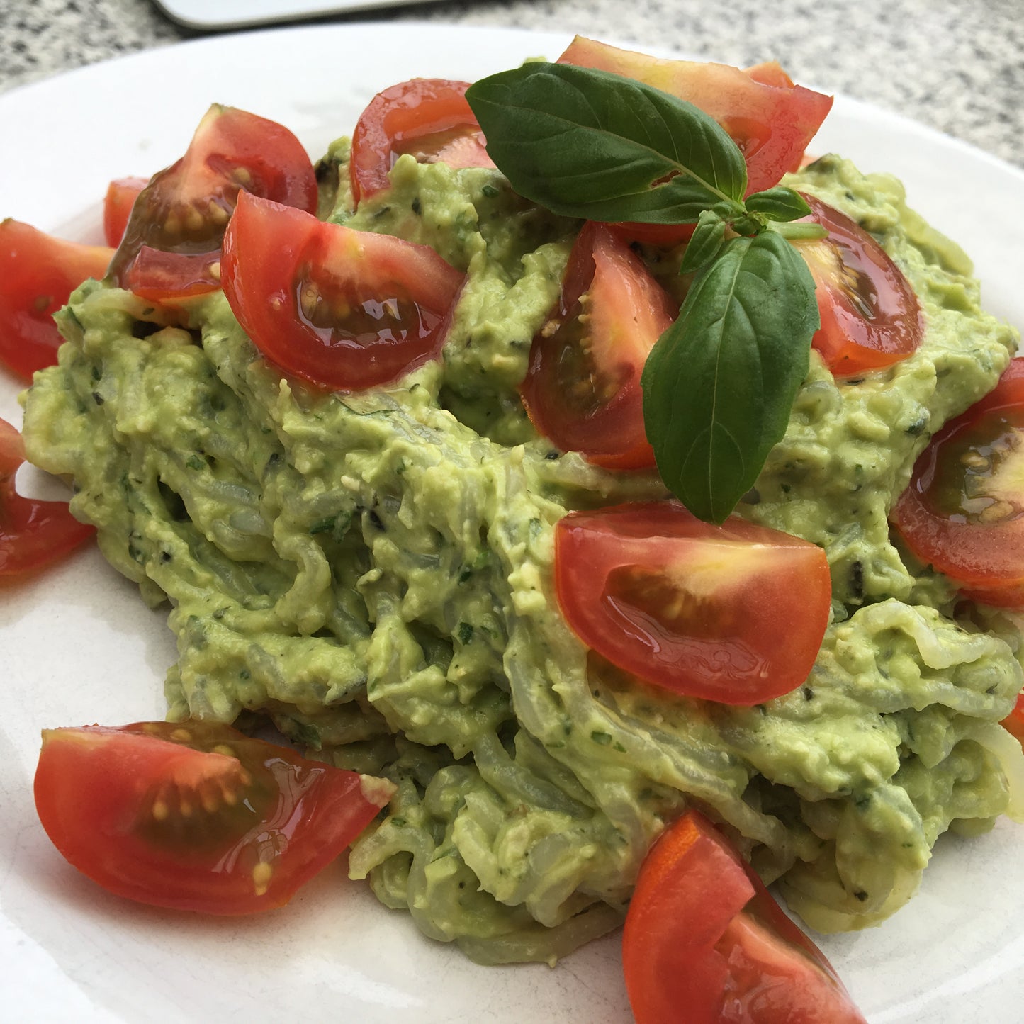 Courghetti met avocado pesto