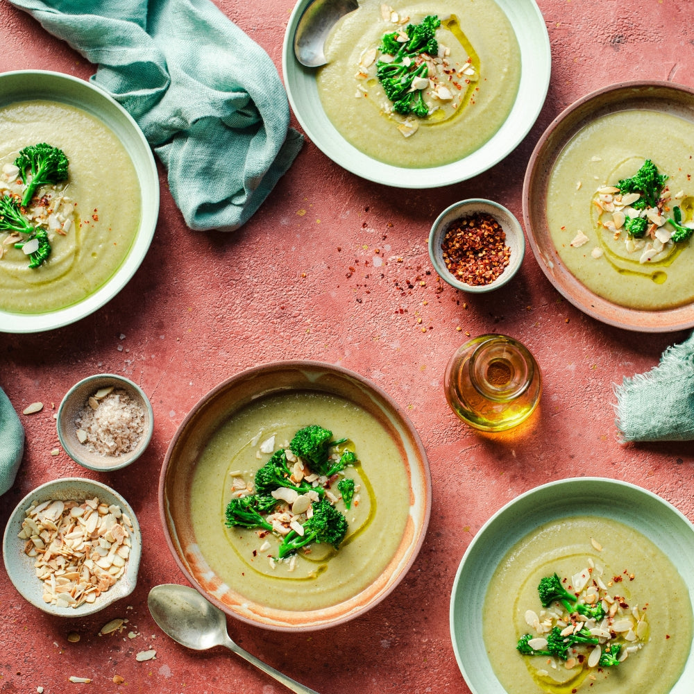 Pittige Broccolisoep met Geschaafde Amandelen