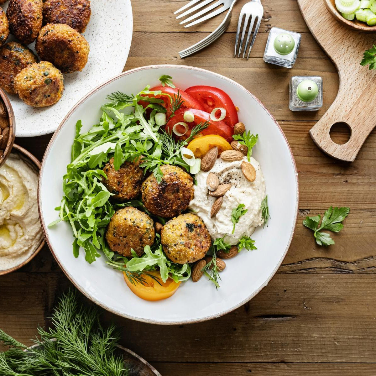 Falafel met gegrilde groenten en yoghurtdip