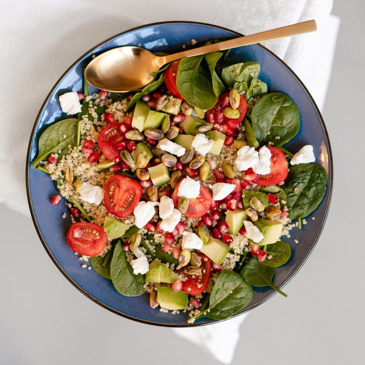 Bietensalade met spinazie, geitenkaas en pistachenoten