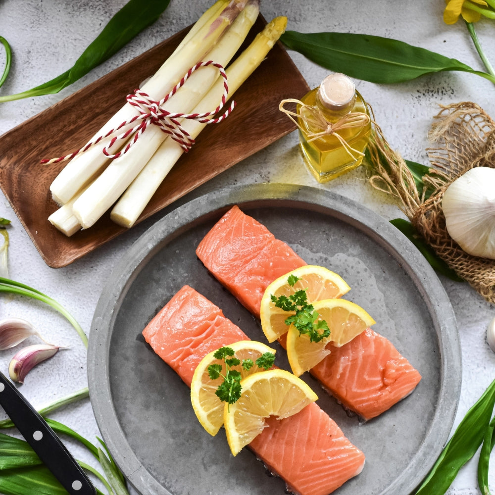 Zalmfilet gemarineerd in grove mosterd met broccoli en courgettechips