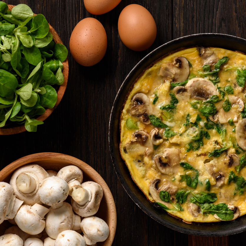 Spinazie-champignon omelet met Italiaanse kruiden
