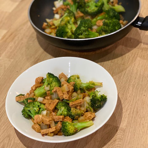 Gemarineerde tempé met broccoli